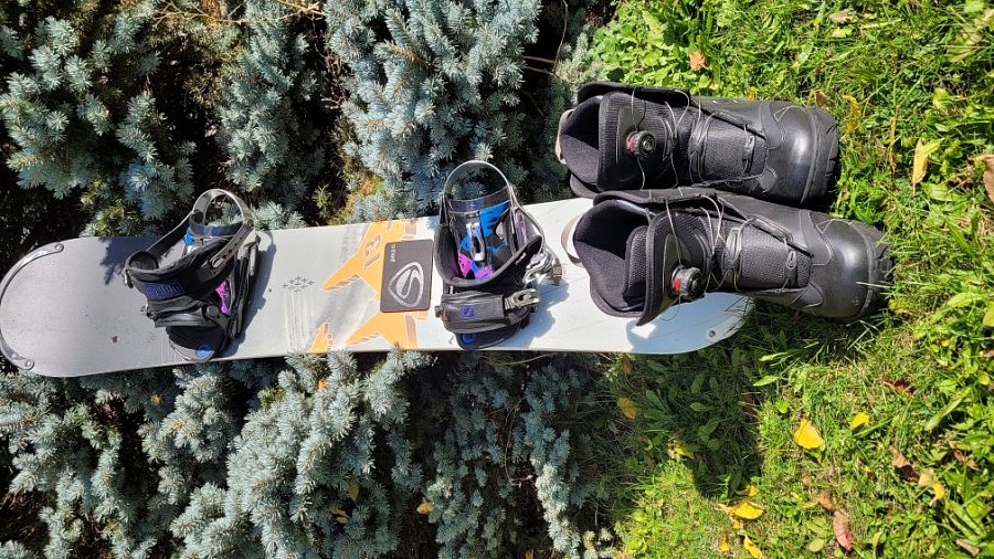 Prodám snowboardový set