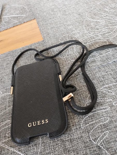 Taška na menší mobil značky Guess jako nova. Top stav.