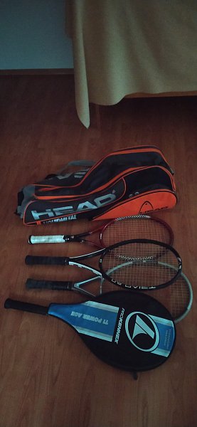 Prodám 3 tenisové rakety a tašku