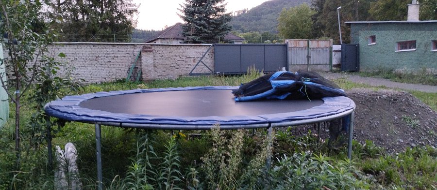 trampolína